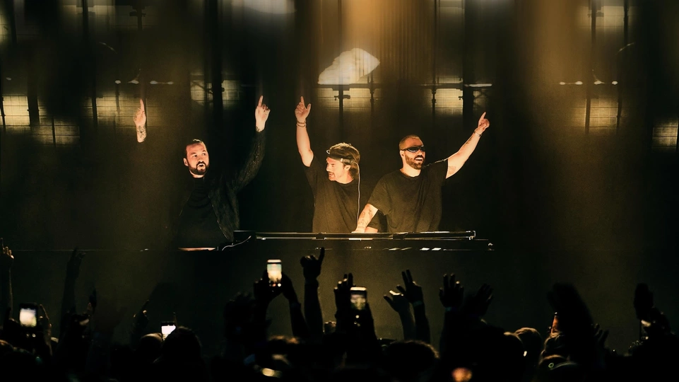 Axwell, Steve Angello et Sebastian Ingrosso saluent le public à Ushuaïa Ibiza